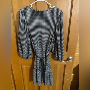 Chic Black and White Grid Long Sleeve Dress